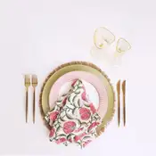 Ready tableware place setting with charger, dinner plate, cutlery, napkin and stemware — available for rental and setup in Dubai.